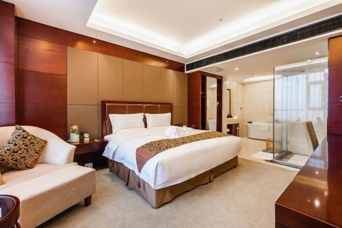 Minibar, in-room safe, cots/infant beds, alarm clocks