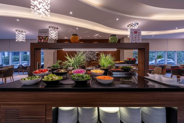 Desayuno buffet todos los días (con cargo)