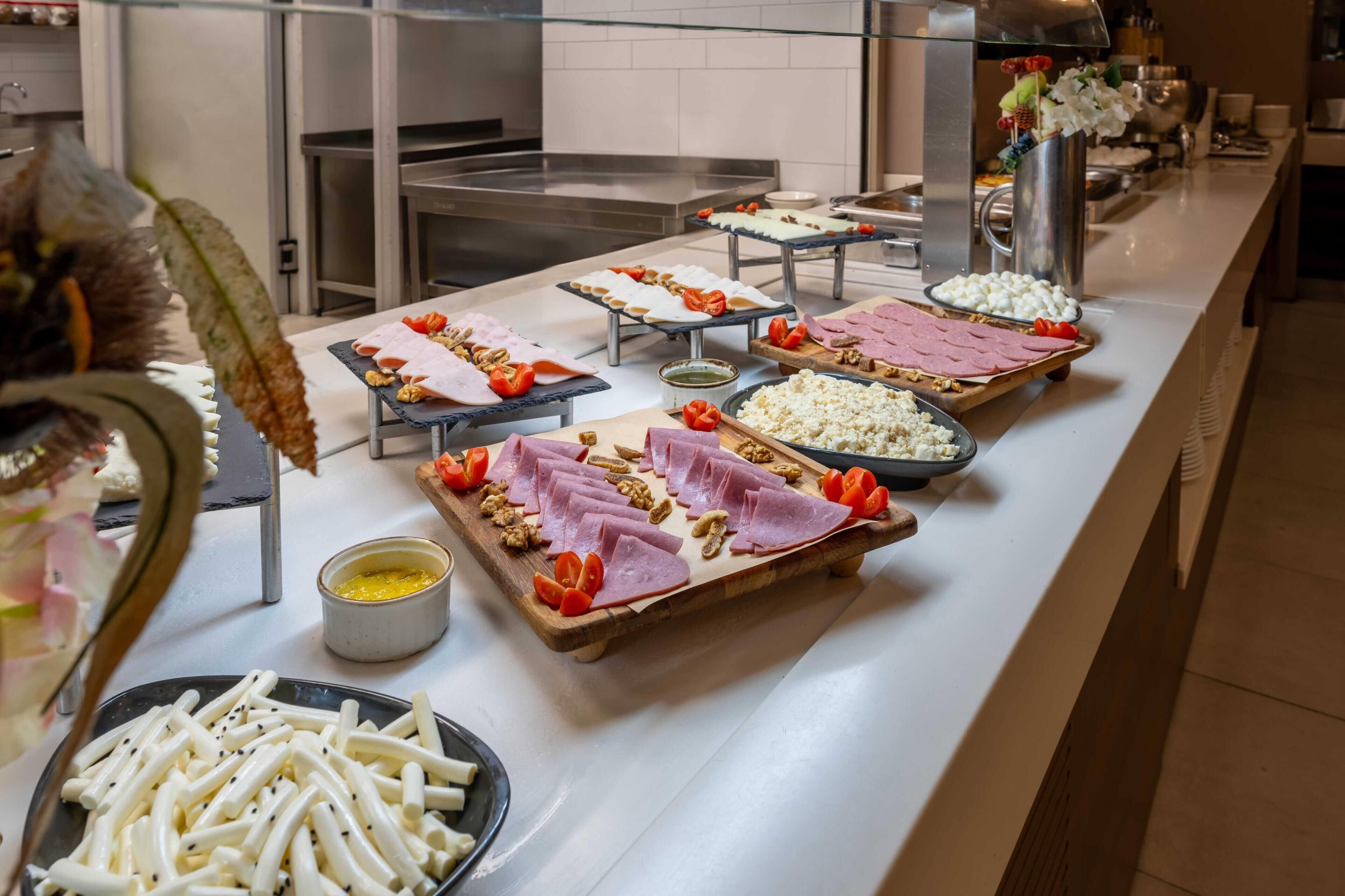 Desayuno buffet todos los días (con cargo) 