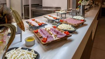 Desayuno buffet todos los días (con cargo)