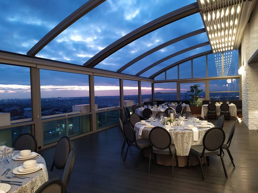 Banquet hall