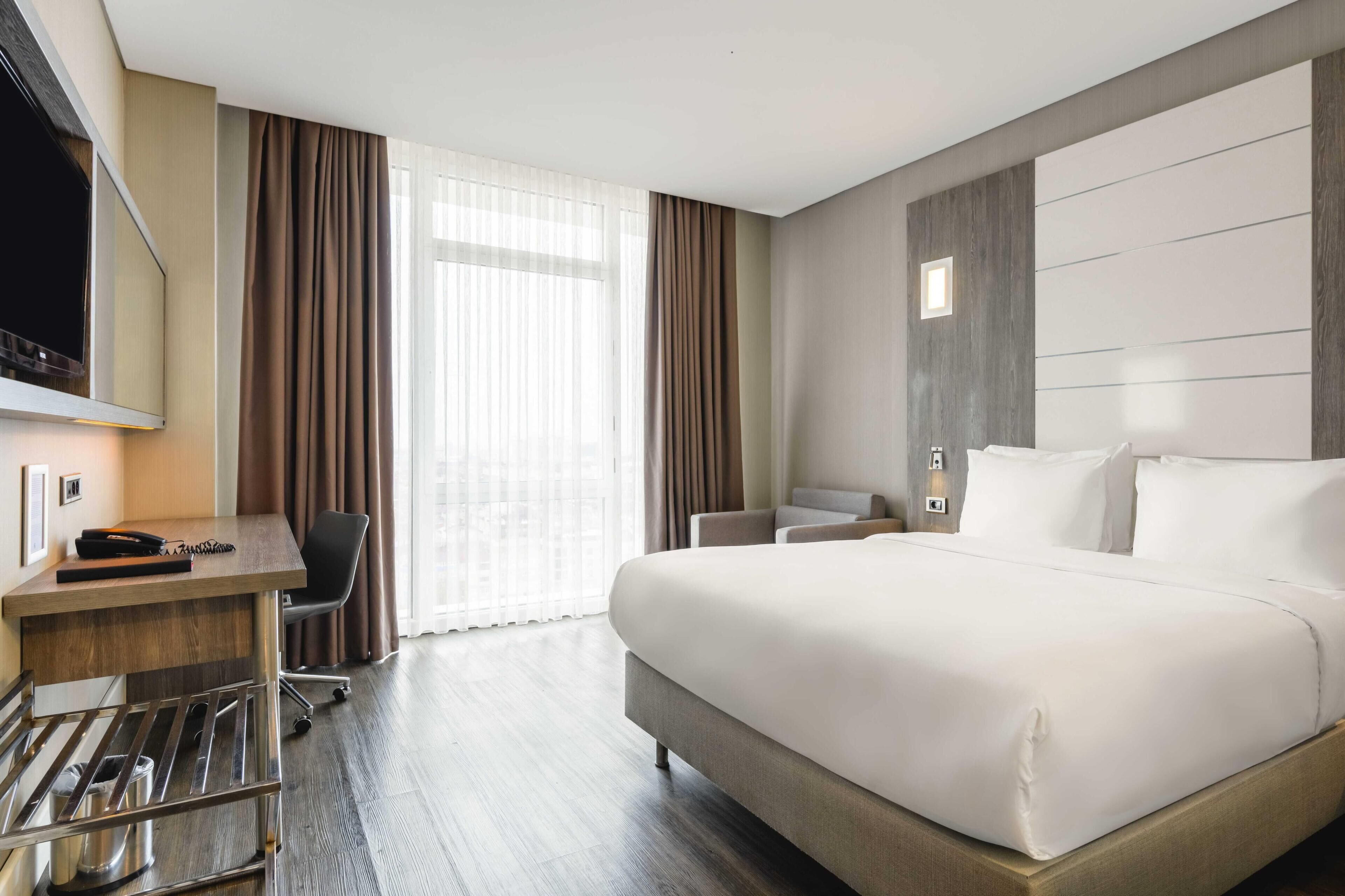 Standard Room (French) | Minibar, in-room safe, desk, laptop workspace