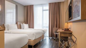 Standard Triple Room | Minibar, in-room safe, desk, laptop workspace
