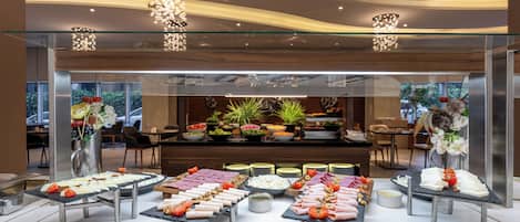 Café da manhã com buffet todos os dias mediante uma taxa