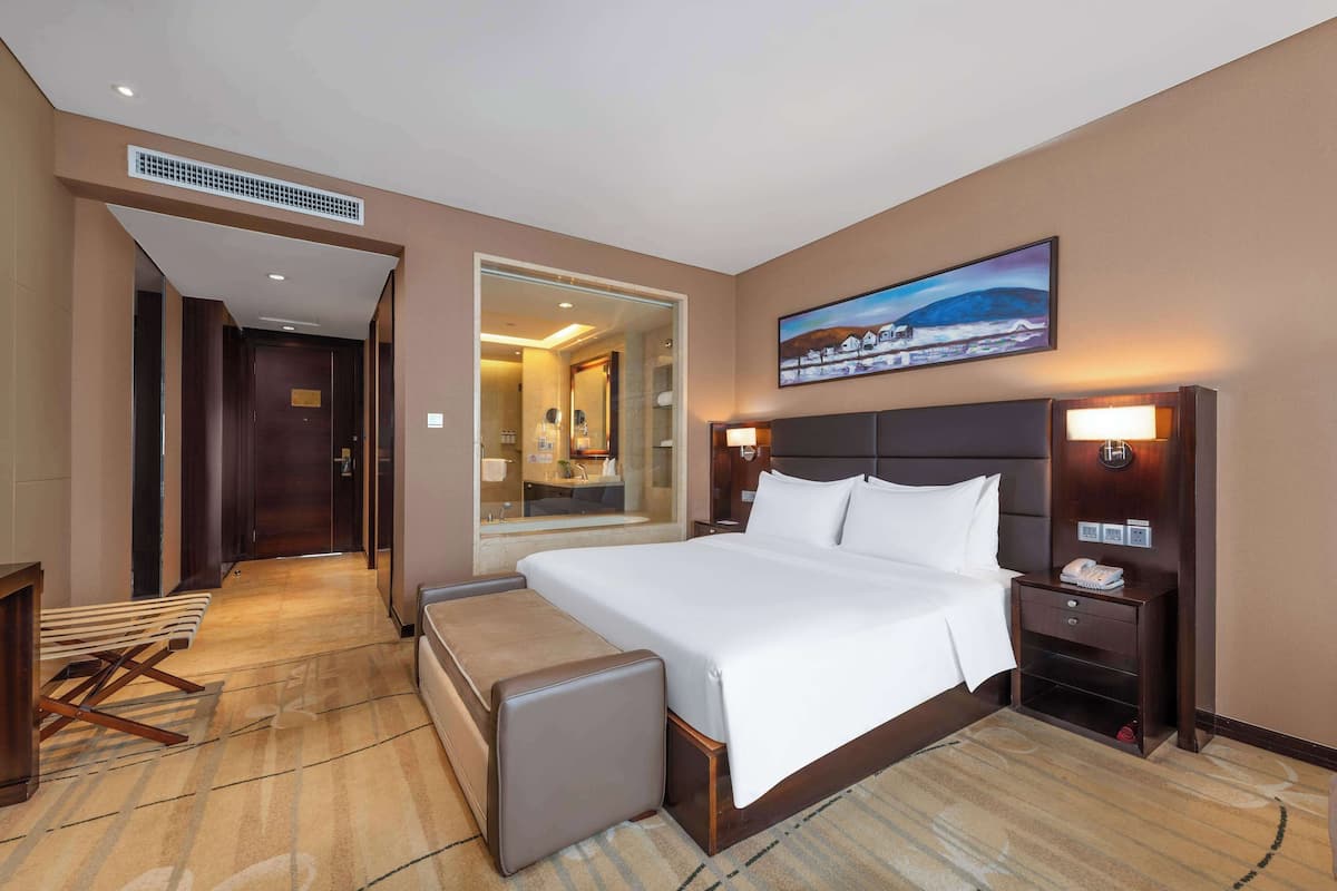 Standard Room, 1 King Bed, Smoking
