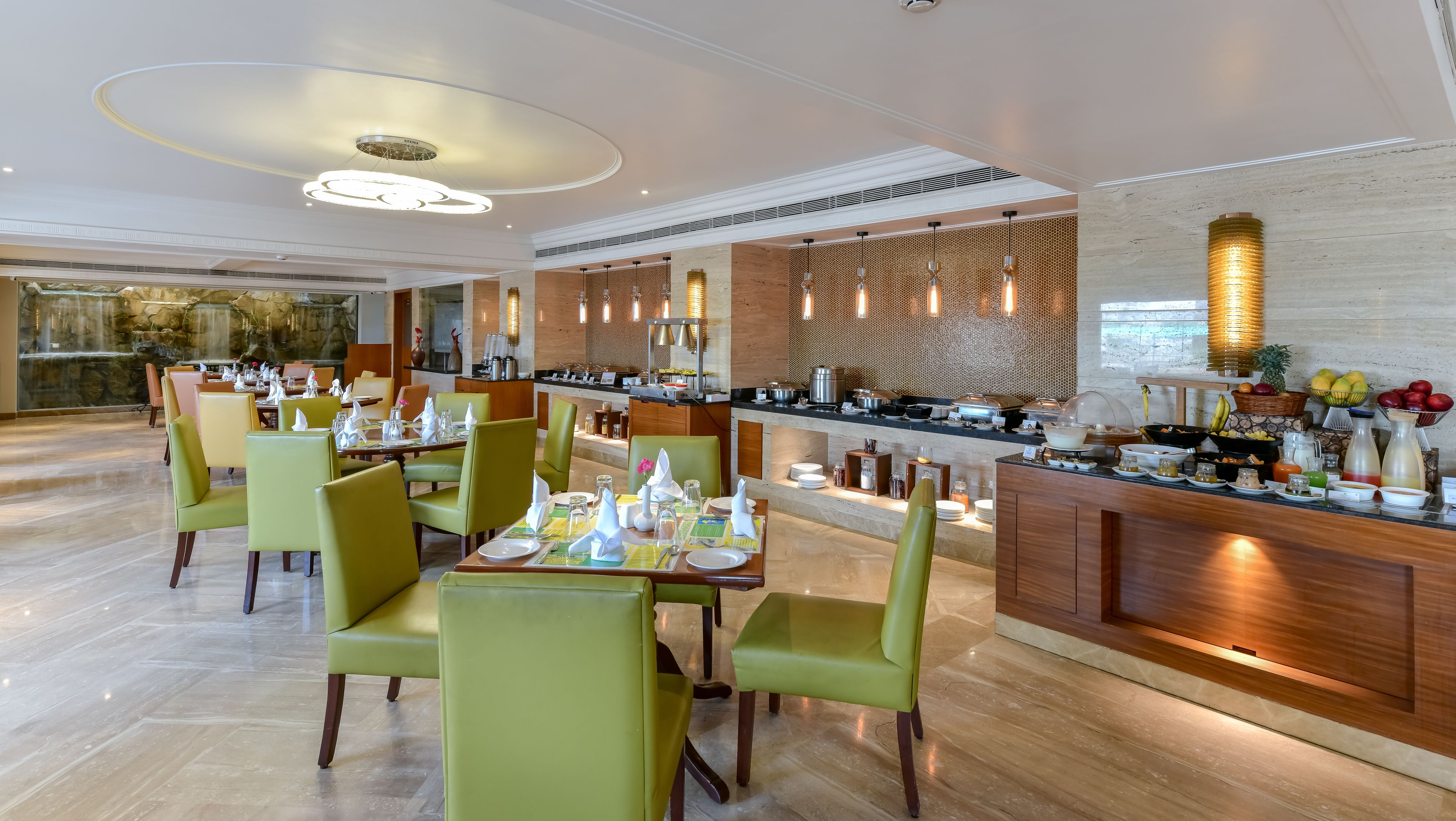 Desayuno buffet diario (INR 449 por persona)