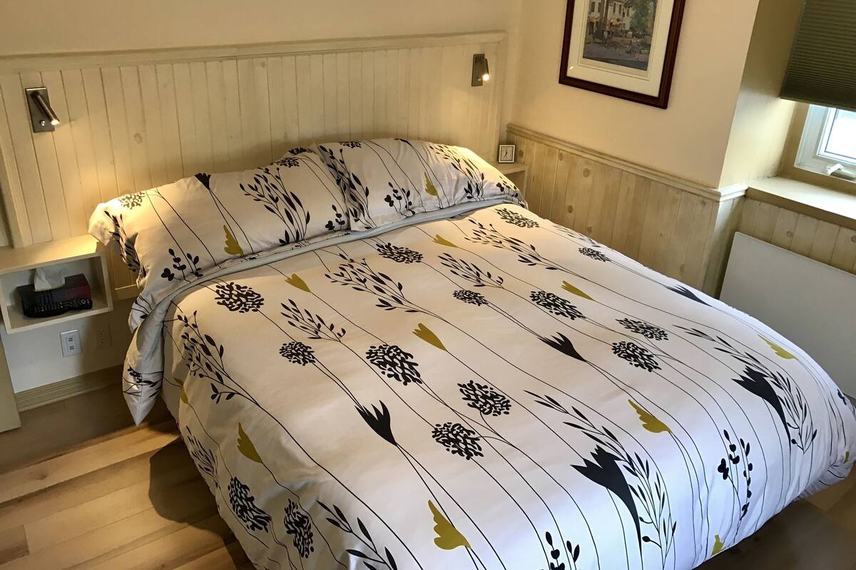 Standardzimmer, 1 Queen-Bett (N°2) | Hochwertige Bettwaren, individuell dekoriert, schallisolierte Zimmer