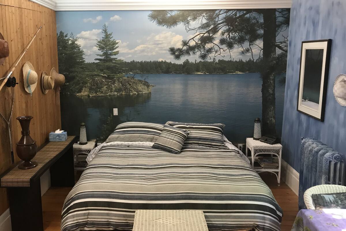 Comfort-Zimmer, 1 King-Bett, Kühlschrank | Hochwertige Bettwaren, individuell dekoriert, schallisolierte Zimmer