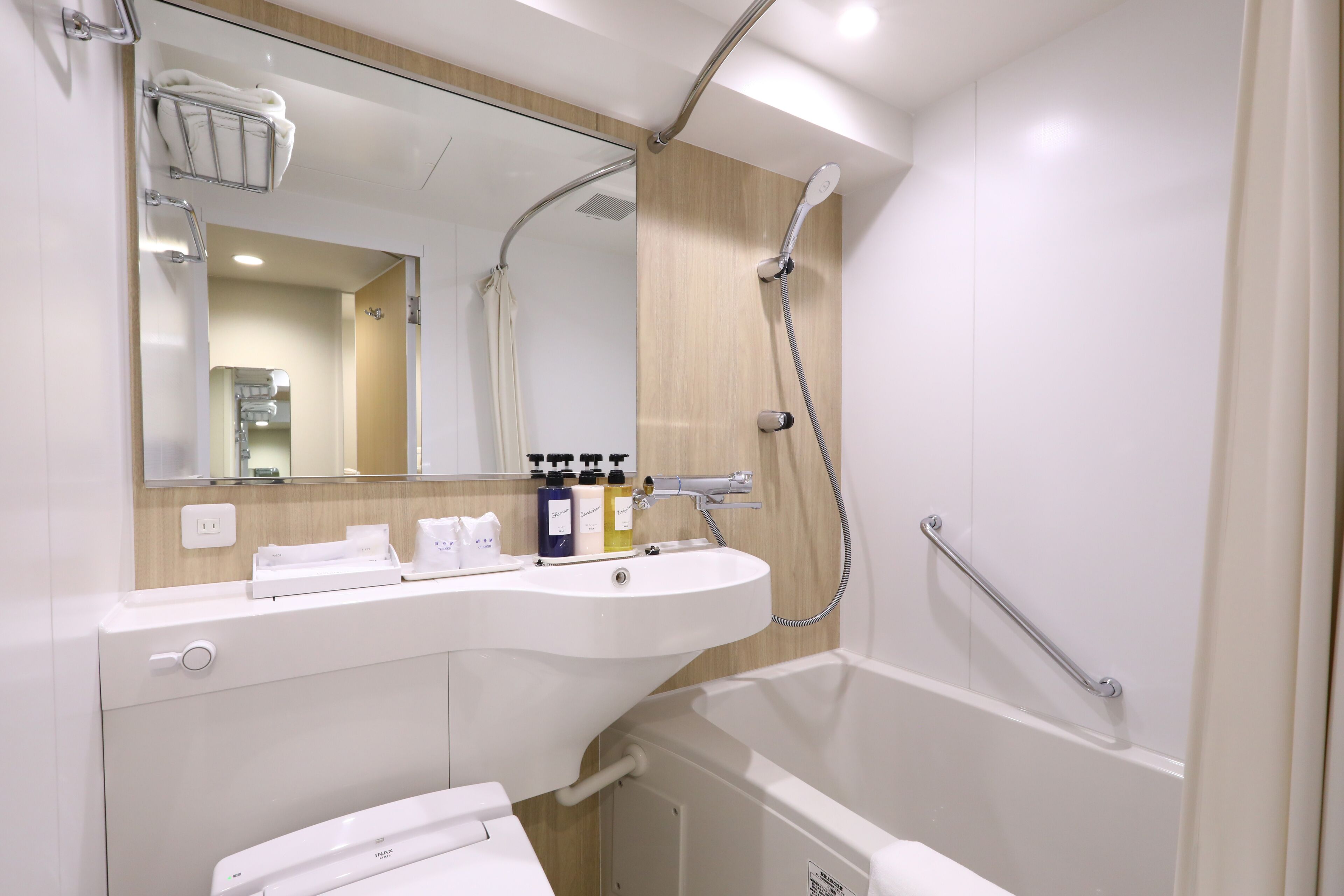 combined shower/bathtub, free toiletries, hair dryer, bathrobes