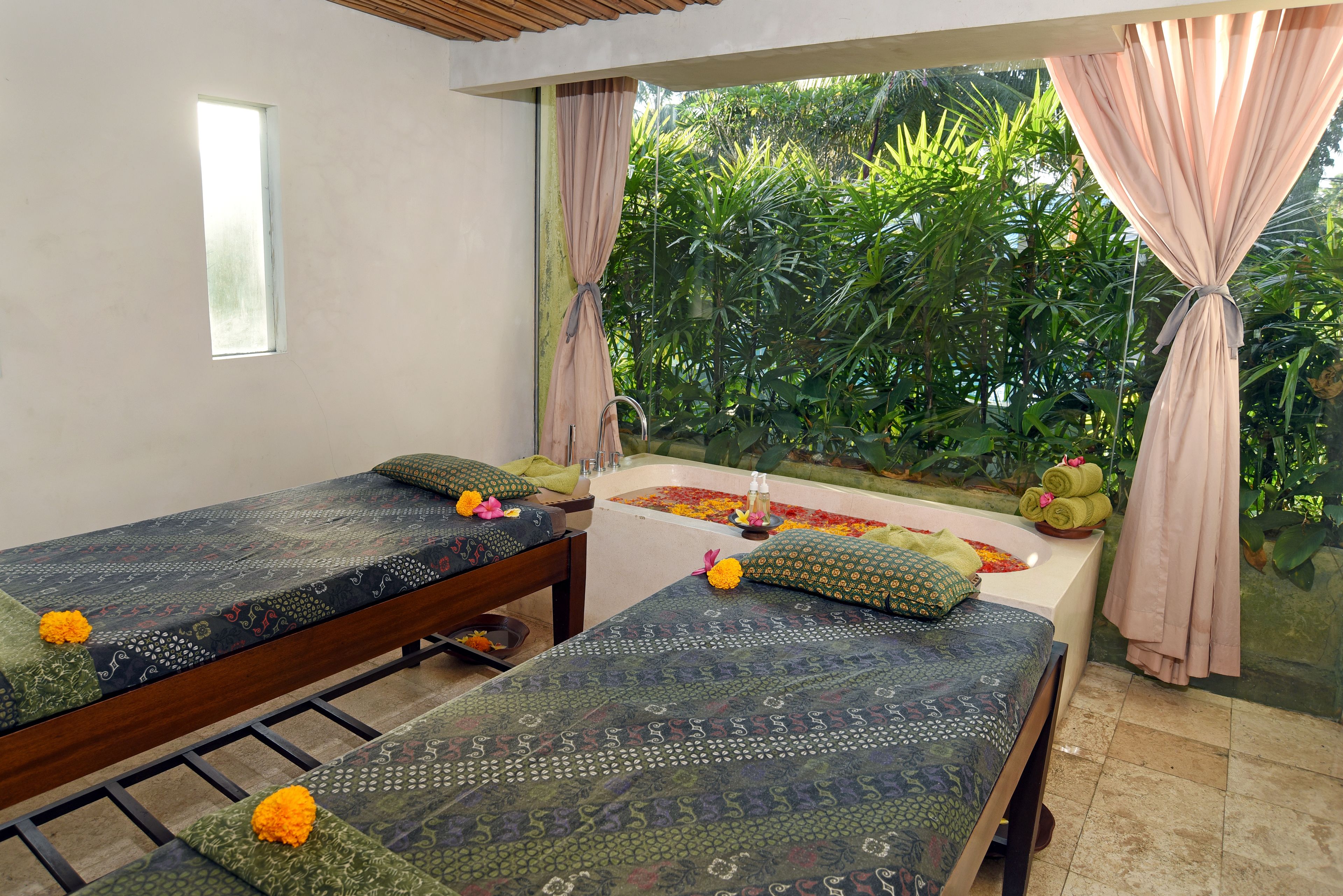 couples treatment room(s), sauna, hot tub, body treatments, aromatherapy