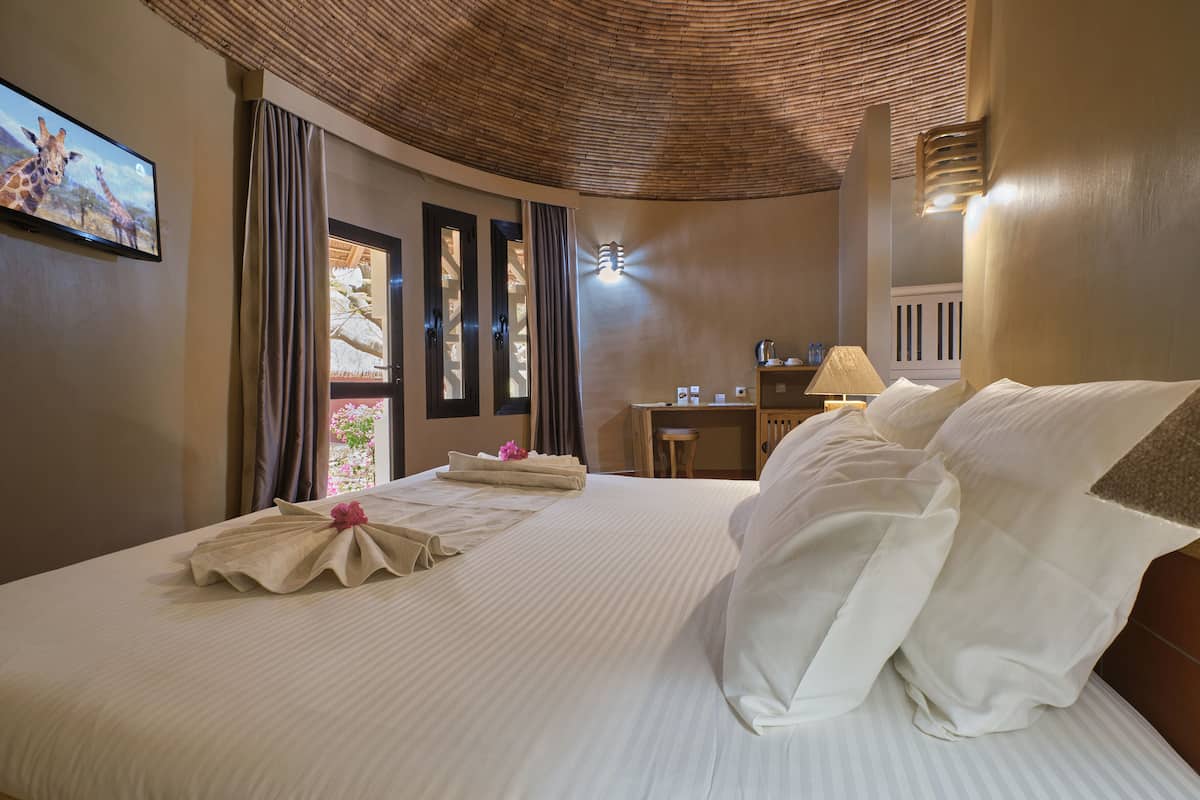 2 bedrooms, in-room safe, free wifi, bed sheets