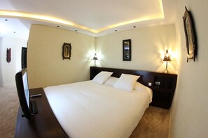 Premium bedding, Tempur-Pedic beds, minibar, in-room safe