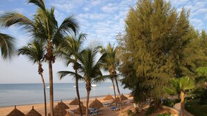 Playa privada, sombrillas, toallas de playa, ski acuático