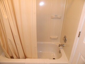 Deep soaking bathtub - Franklin Terrace Motel (Seaside Heights)