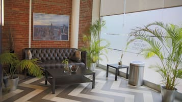 Coin salon dans le hall