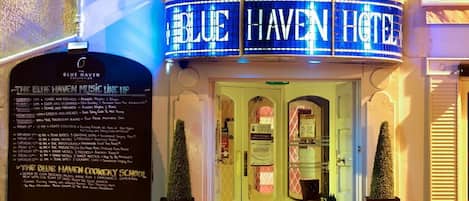 Pintu masuk properti