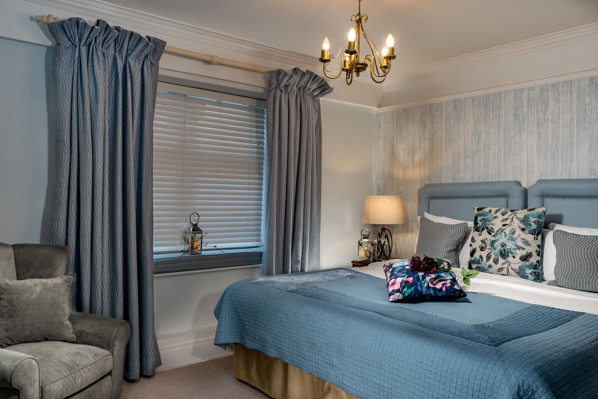 Classic Triple Room | Iron/ironing board, free WiFi, bed sheets