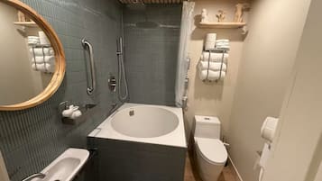 Economy Studio | Bathroom