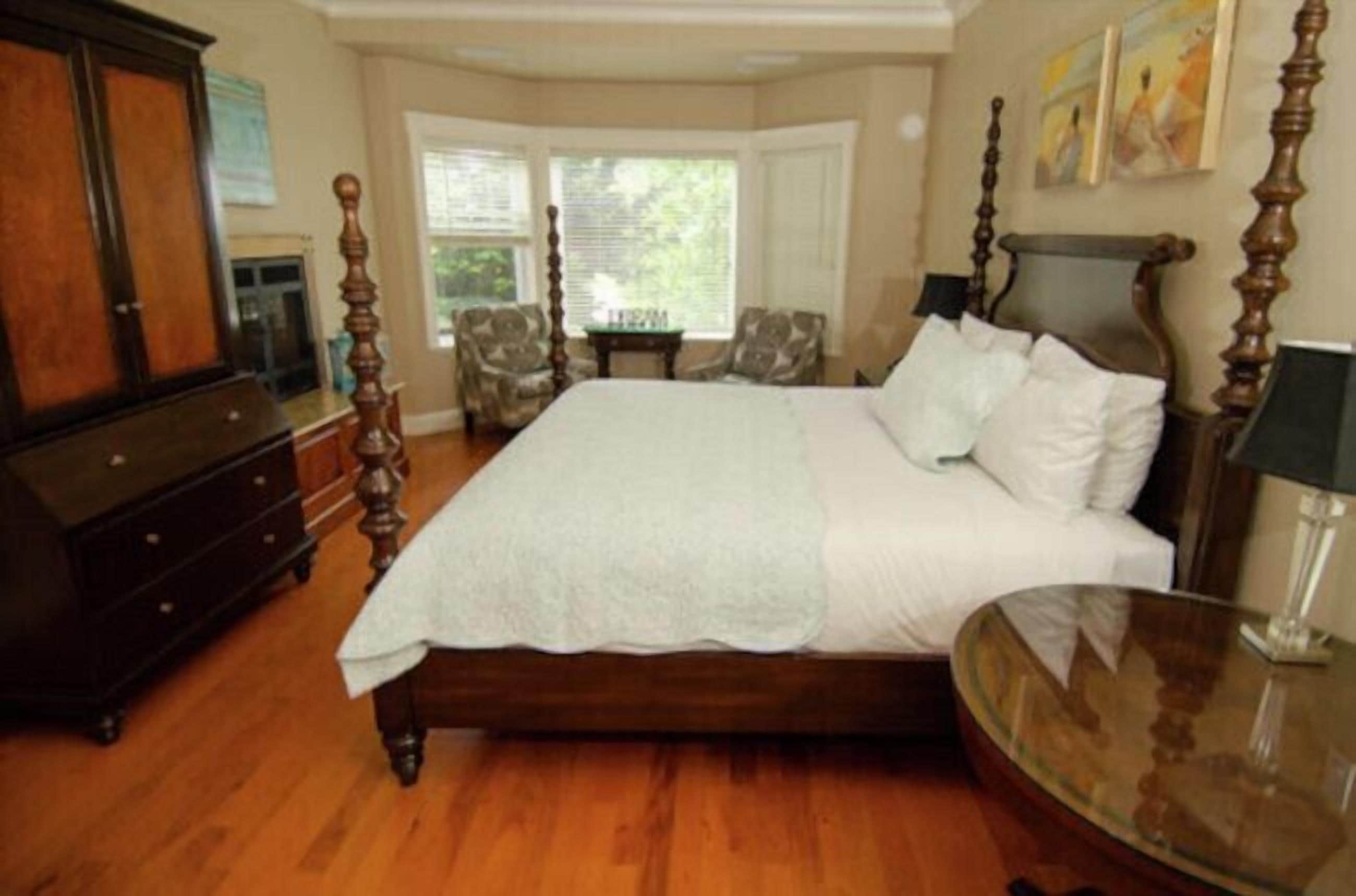 one bedroom condo | 1 bedroom, iron/ironing board, free wifi, bed sheets