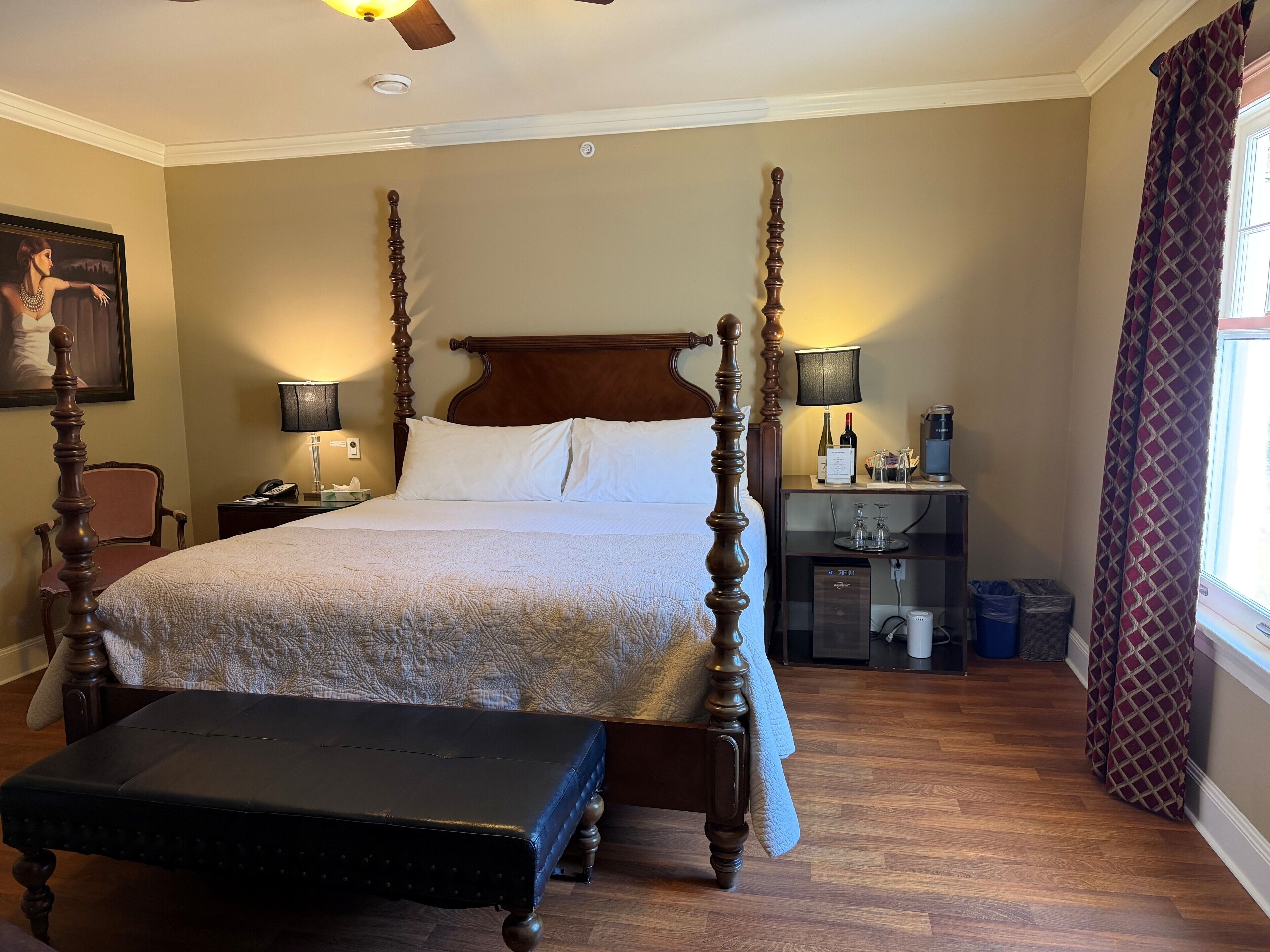 Chambre Standard, 1 très grand lit | 1 chambre, fer et planche à repasser, accès au Wi-Fi (inclus)