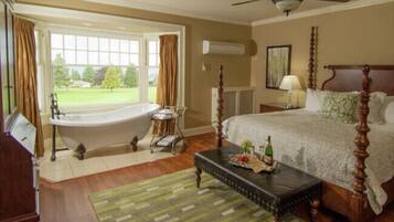 Deluxe Room | 1 bedroom, iron/ironing board, free WiFi, bed sheets