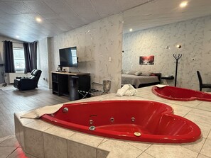 Honeymoon-Suite, 1 King-Bett und Schlafsofa, Kamin (Double Jacuzzi) | Whirlwanne