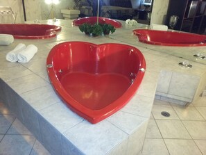 Smekmånadssvit - 1 kingsize-säng med bäddsoffa - eldstad (Double Jacuzzi) | Bubbelbad