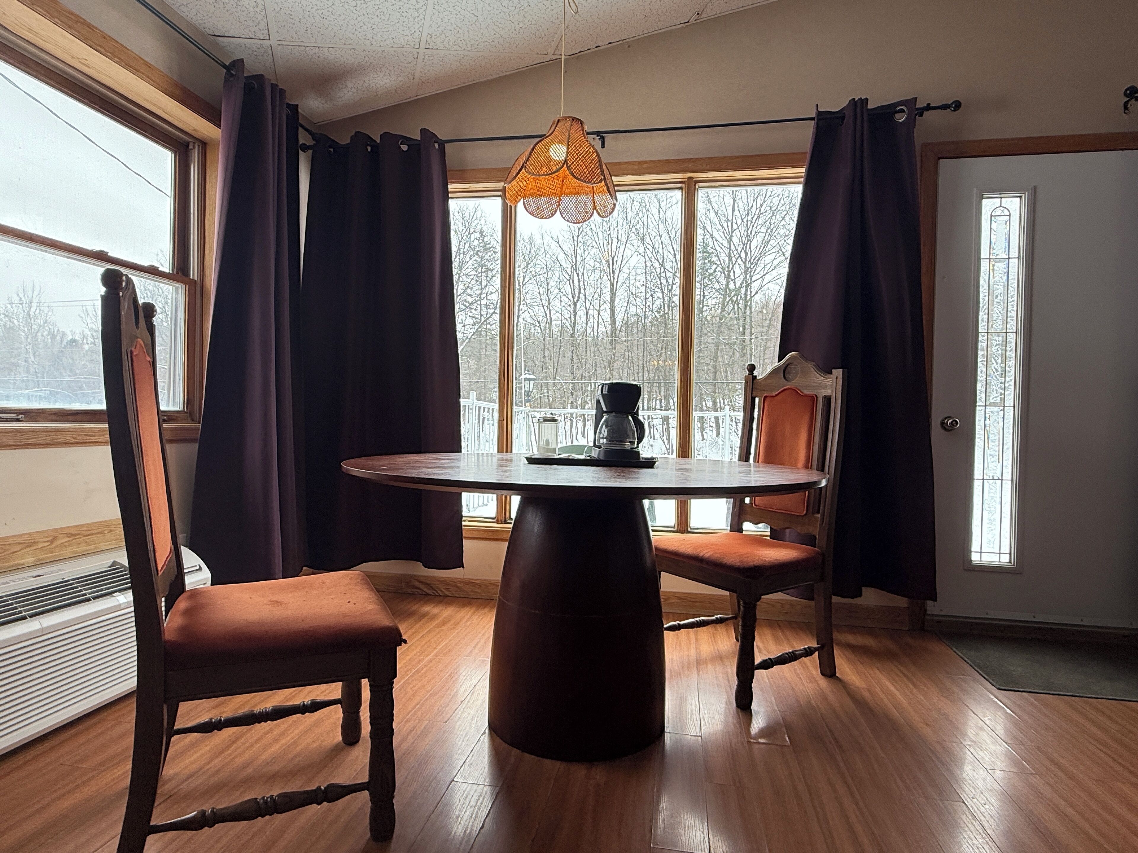 Honeymoon suite, 1 kingsize bed met slaapbank, open haard (Double Jacuzzi) | Kamervoorziening