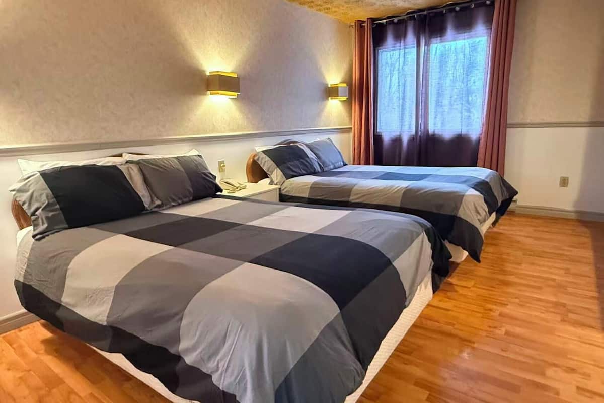 Studio, Multiple Beds