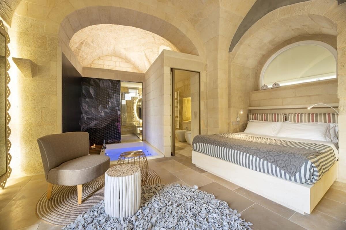 Suite, Hot Tub