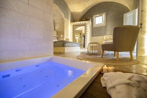 Suite, Hot Tub | Jetted bathtub