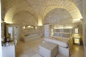 Superior Double Room, Jetted Tub | Minibar, in-room safe, desk, free WiFi