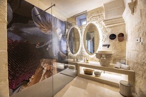 Suite, Hot Tub | Bathroom | Shower, free toiletries, towels - Corte dei Granai (Maglie)