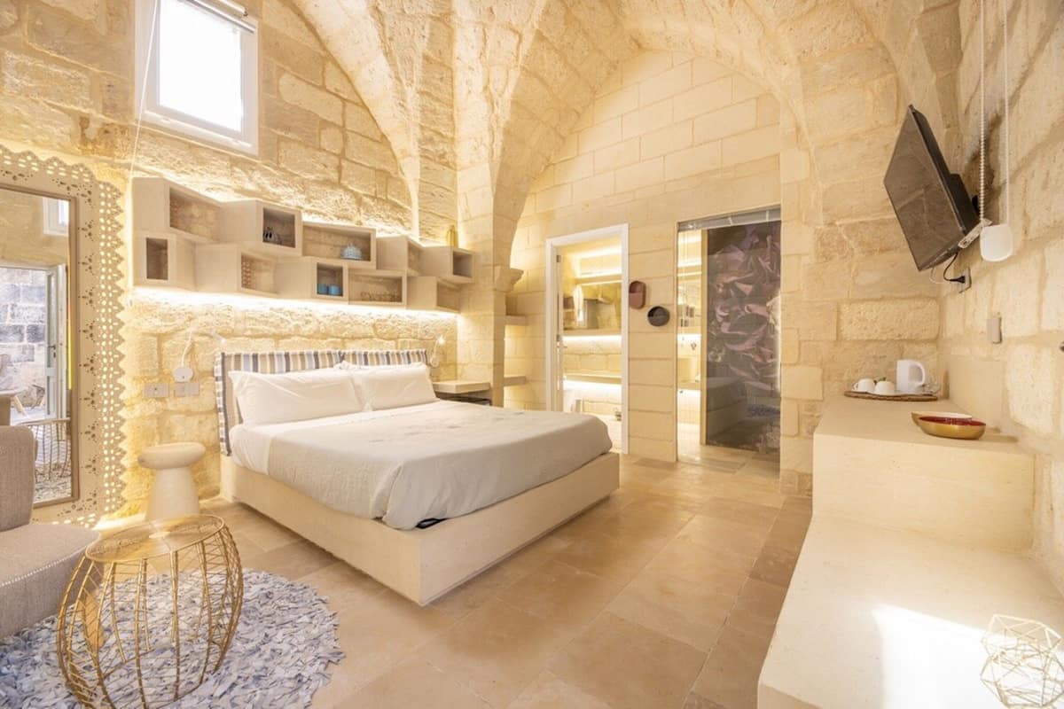 Quarto casal clássico | Frigobar, cofres nos quartos, escrivaninha, Wi-Fi de cortesia