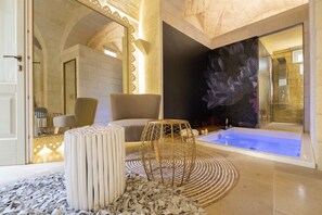 Suite, Hot Tub | Minibar, in-room safe, desk, free WiFi