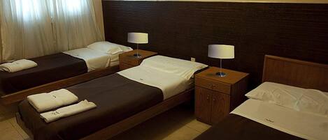 Kamar Triple, 3 Tempat Tidur Twin | Meja kerja, tempat tidur bayi gratis, dan Wi-Fi gratis