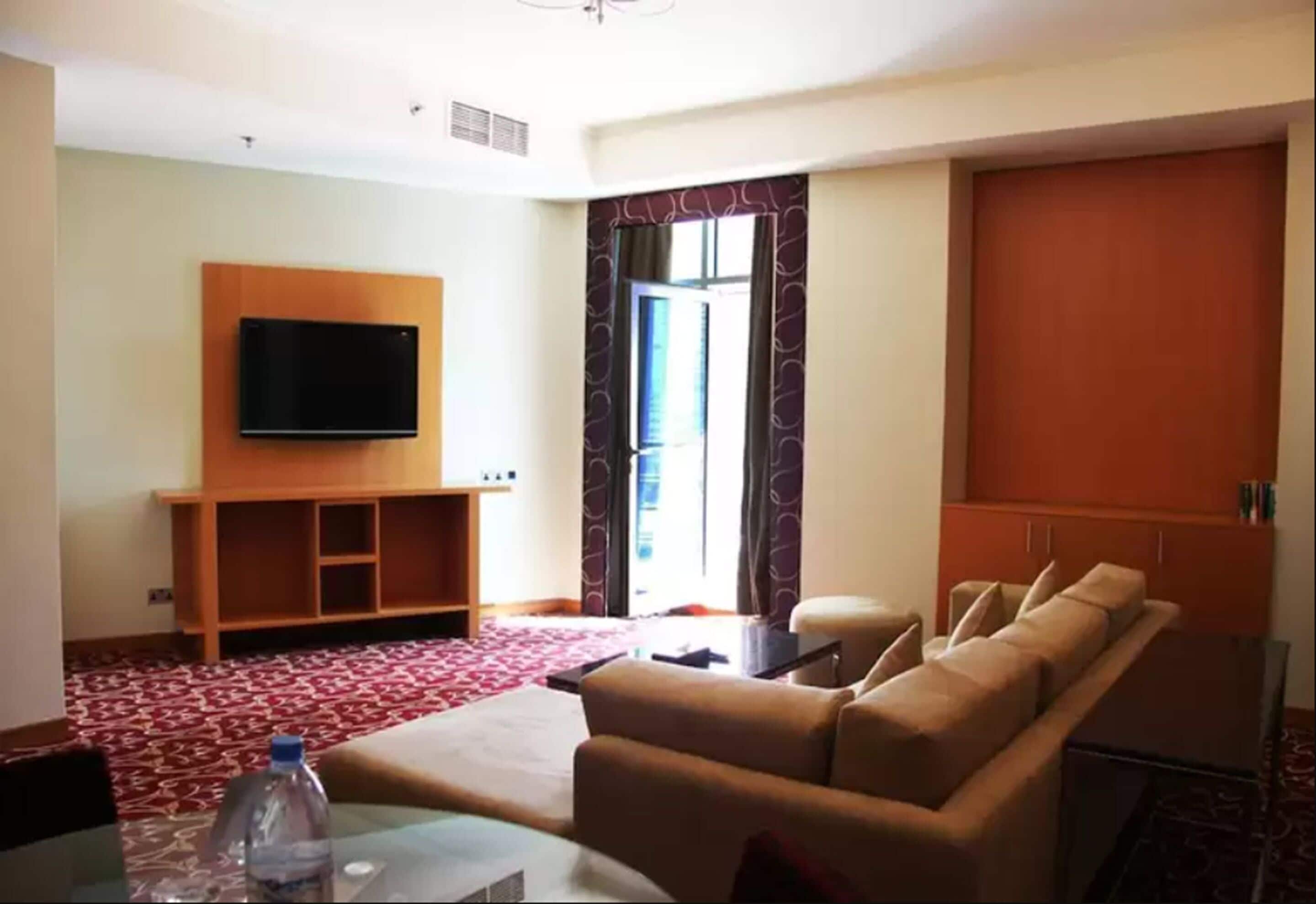 Royal Executive Suite  | Living room | 40-inch LCD TV with satellite channels