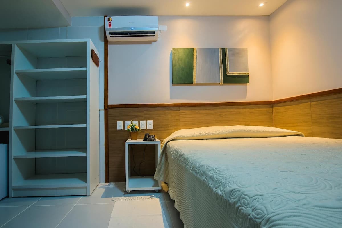 20 chambres, minibar, coffre-fort, bureau