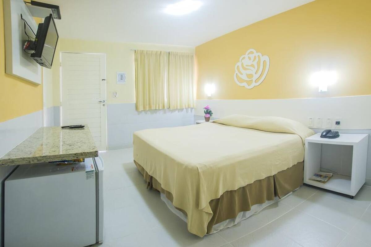 20 bedrooms, minibar, in-room safe, individually decorated