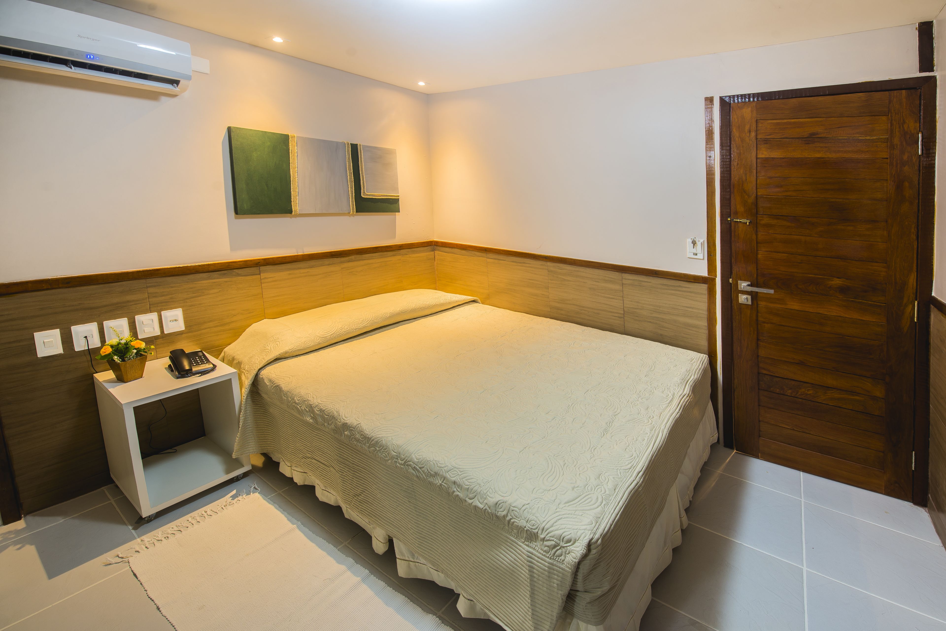 20 bedrooms, minibar, in-room safe, individually decorated