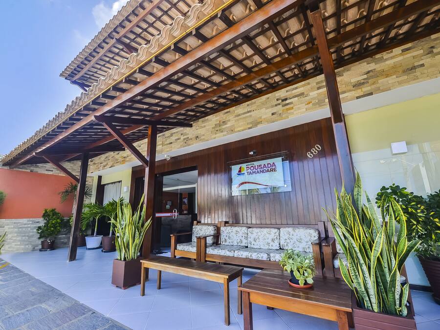 Na praia, areia branca