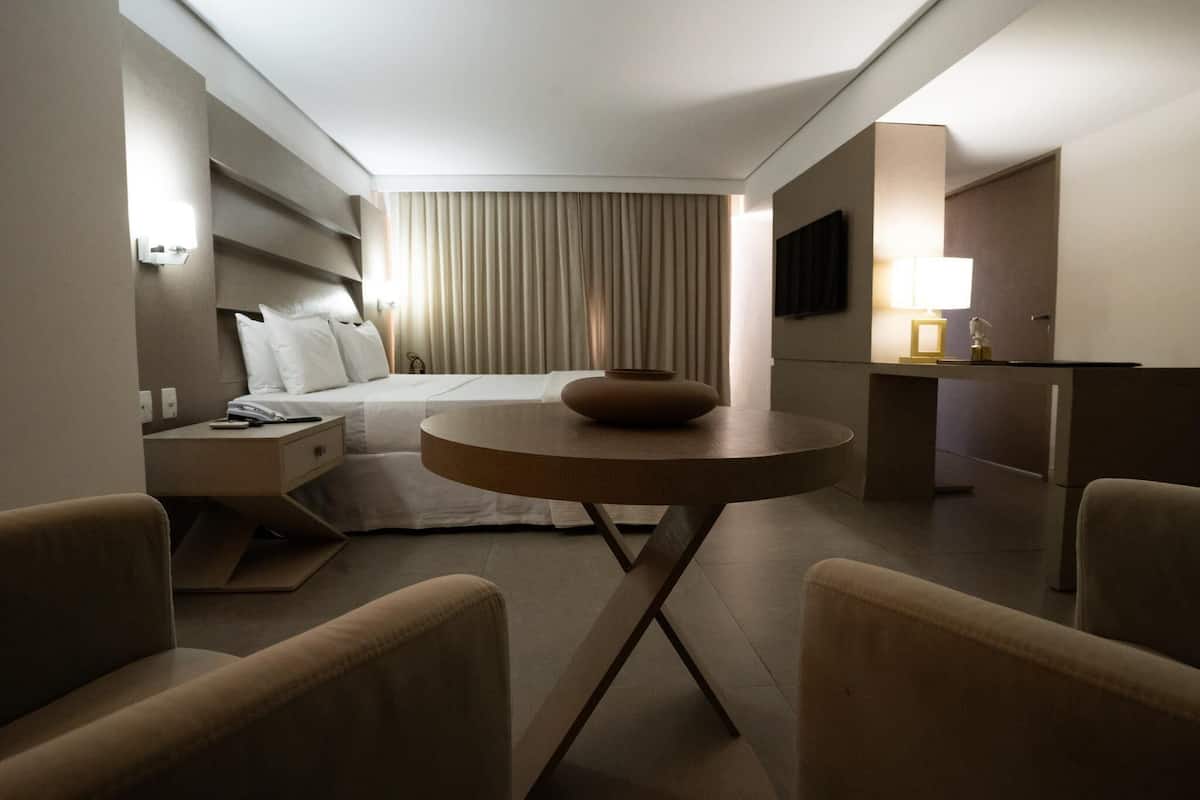 1 slaapkamer, een minibar, een kluis op de kamer, een bureau