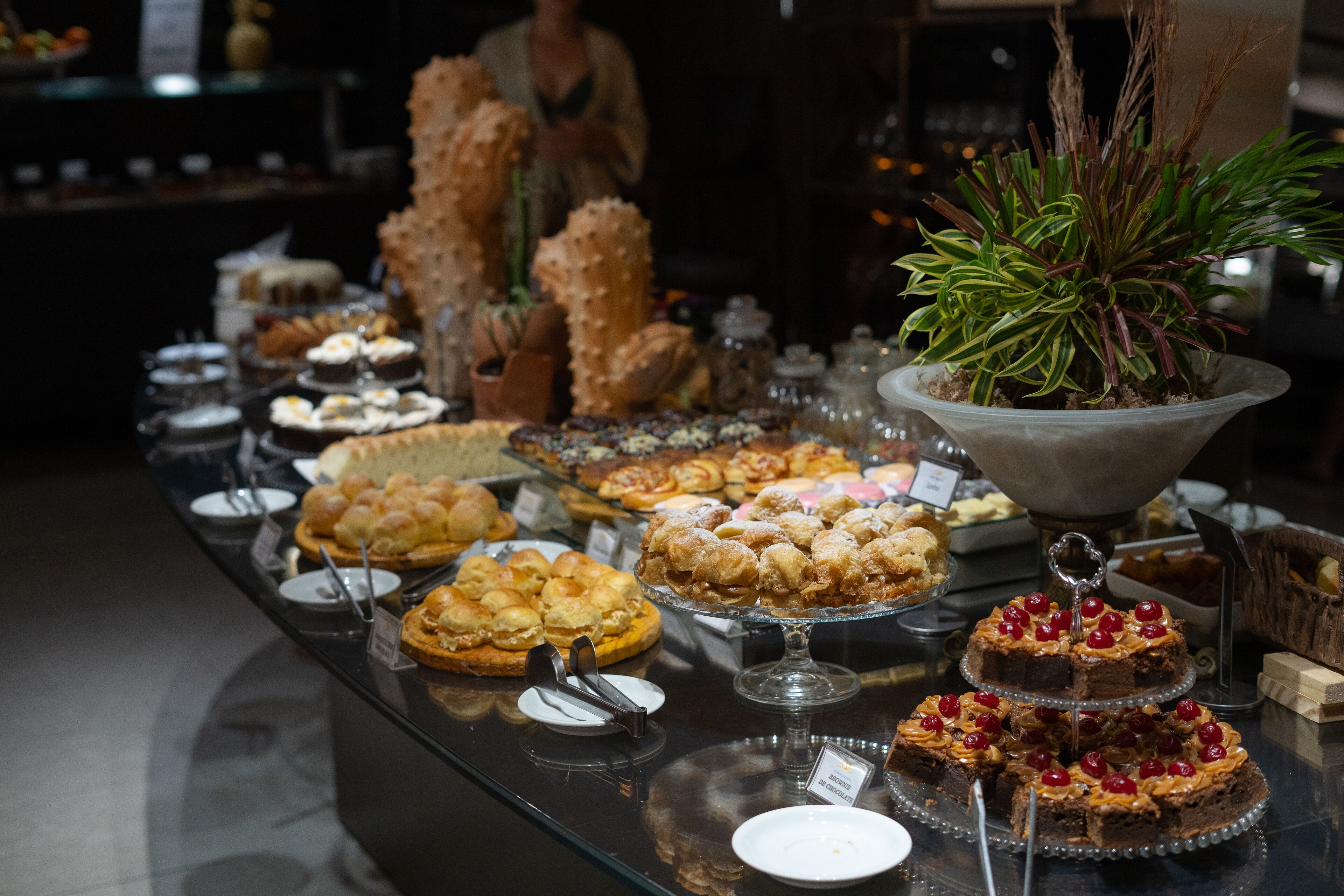 Serviço de café da manhã, almoço, jantar; vistas para a praia