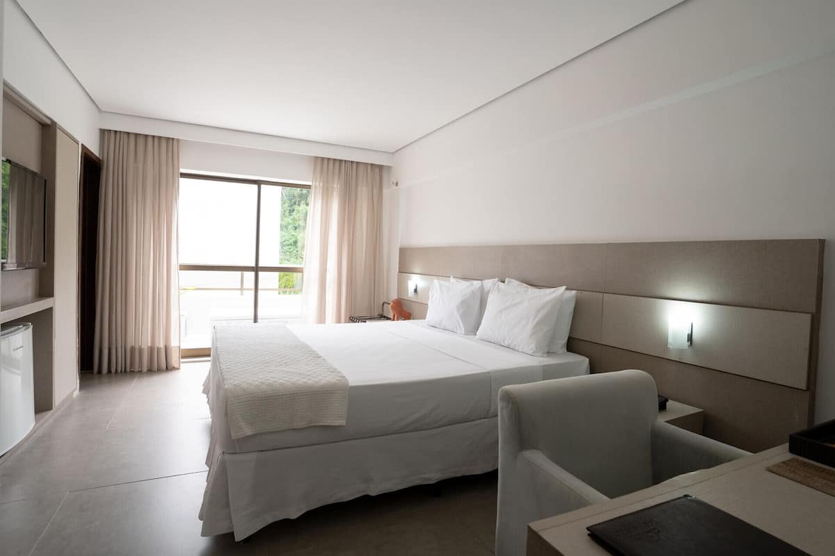 1 slaapkamer, een minibar, een kluis op de kamer, een bureau