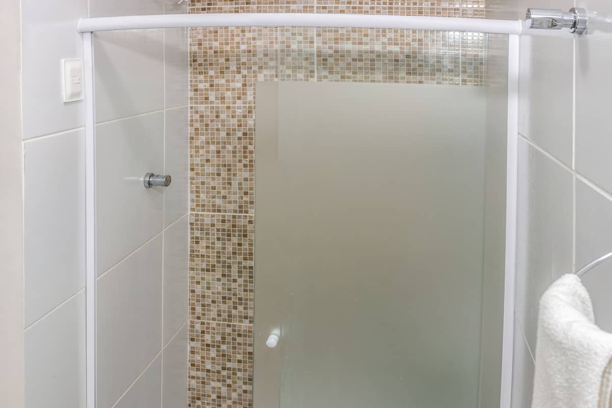 shower, free toiletries, towels