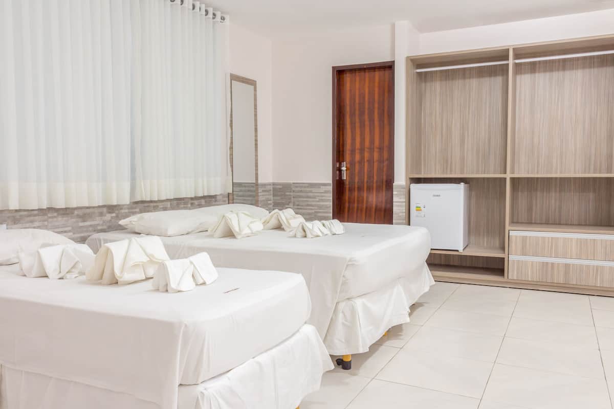 quadruple room | minibar, desk, rollaway beds, free wifi