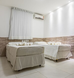 Eenpersoonskamer | Een minibar, een bureau, extra bedden (toeslag), gratis wifi