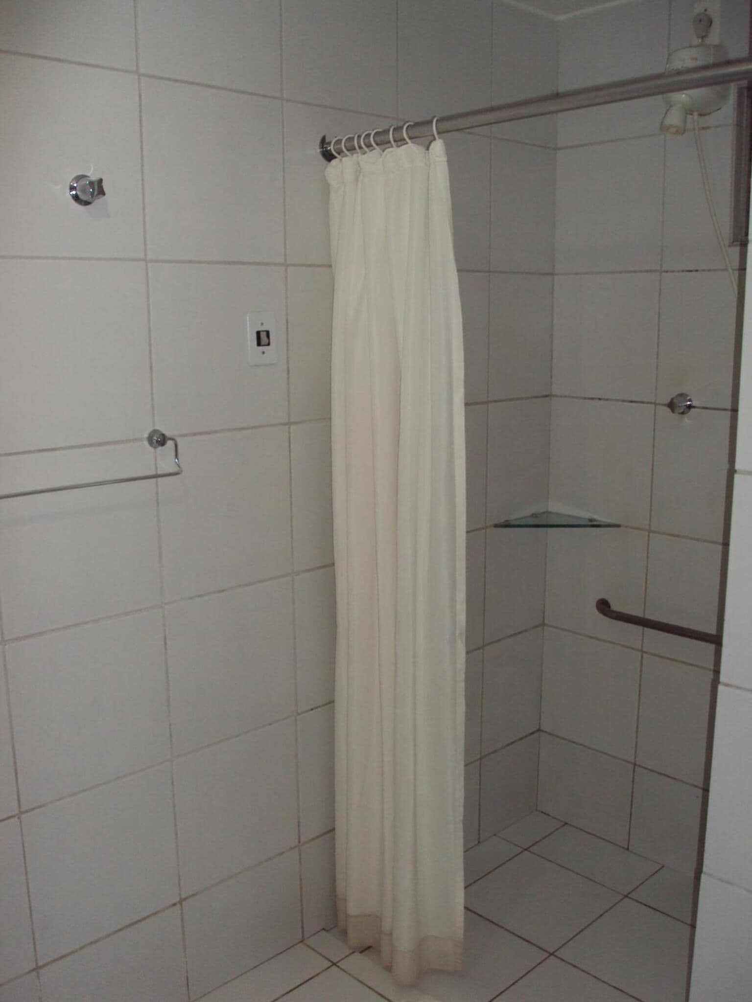 shower, free toiletries, towels