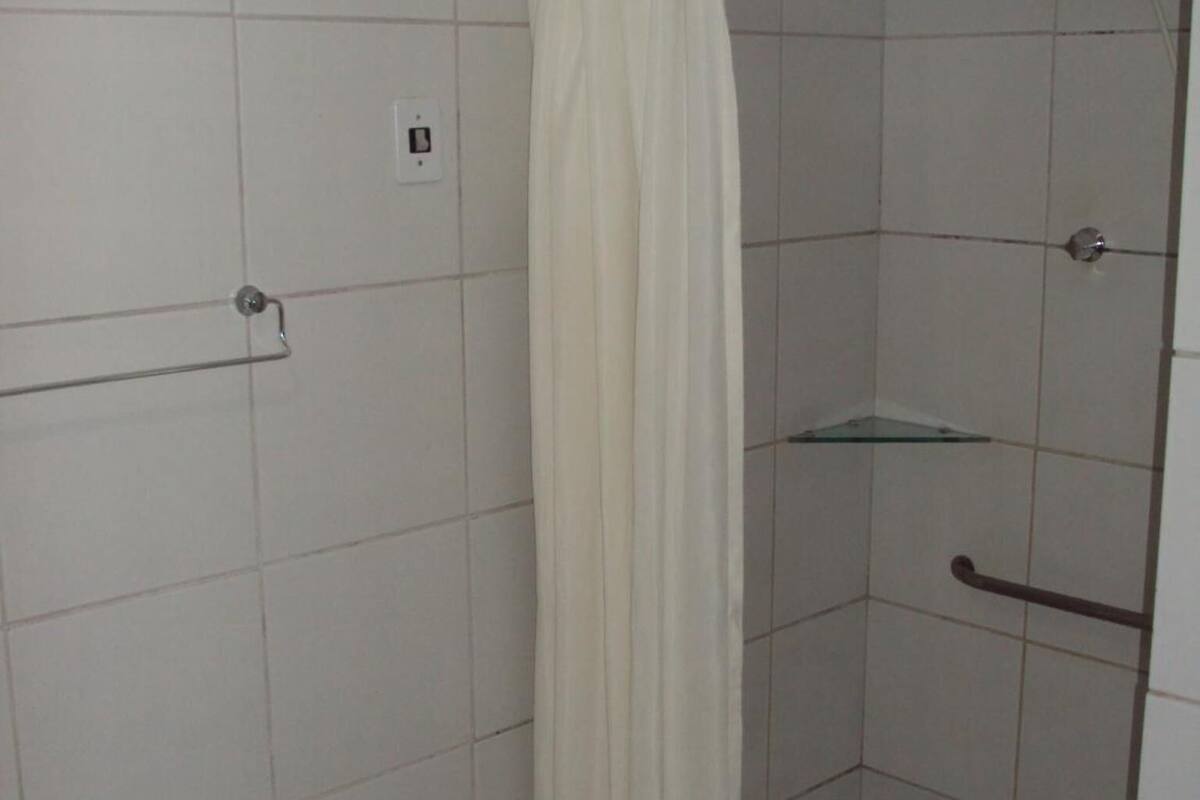 shower, free toiletries, towels