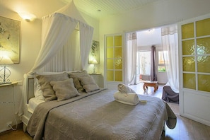 Svit Senior (Alexandra) | Minibar, mörkläggningsgardiner, strykjärn/strykbräda och extrasängar